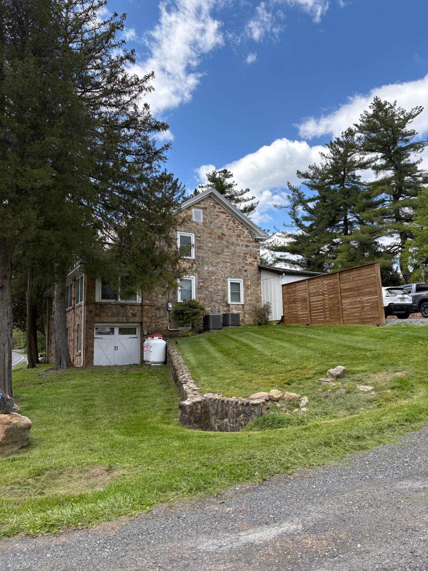 Farmhouse mowed & trimmed